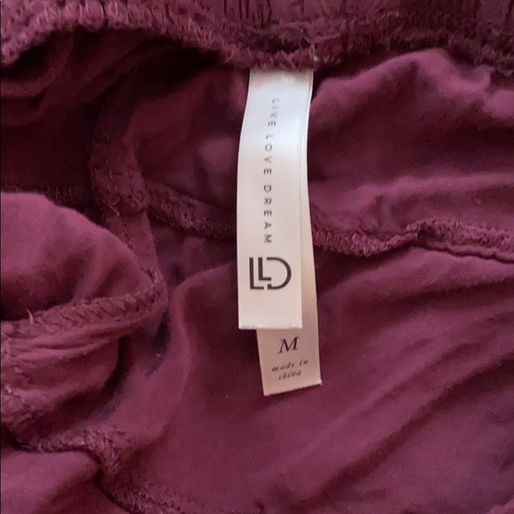 Maroon shorts size medium - Picture 3 of 5